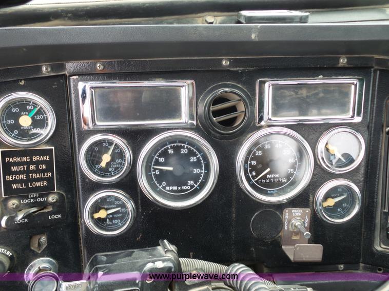 image for item L6364 1997 Ford LT9000 mixer truck