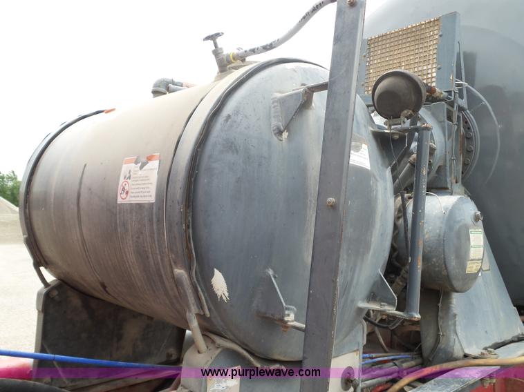 image for item L6364 1997 Ford LT9000 mixer truck