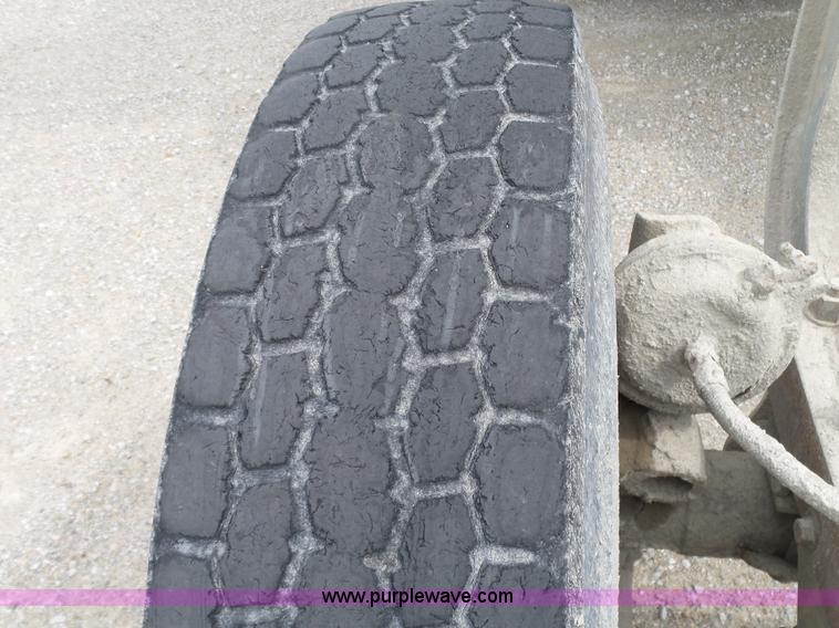 image for item L6364 1997 Ford LT9000 mixer truck