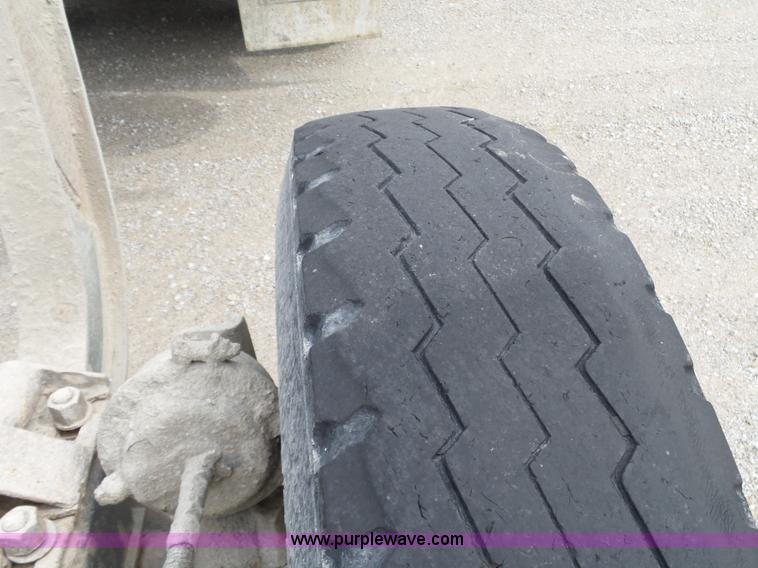 image for item L6364 1997 Ford LT9000 mixer truck