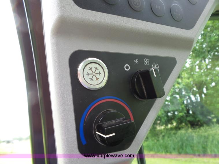 image for item L6365 2015 JCB 190 skid steer