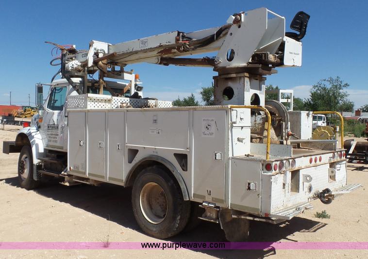 image for item L6557 1999 International 4800 digger derrick truck