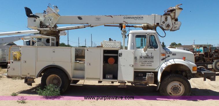 image for item L6557 1999 International 4800 digger derrick truck