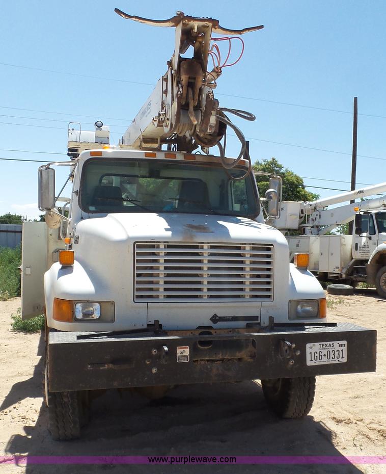image for item L6557 1999 International 4800 digger derrick truck