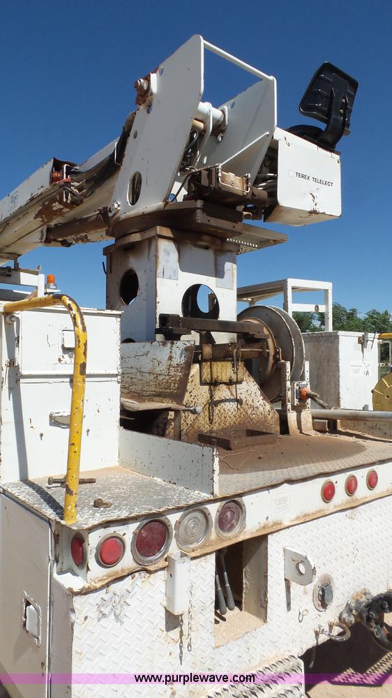 image for item L6557 1999 International 4800 digger derrick truck