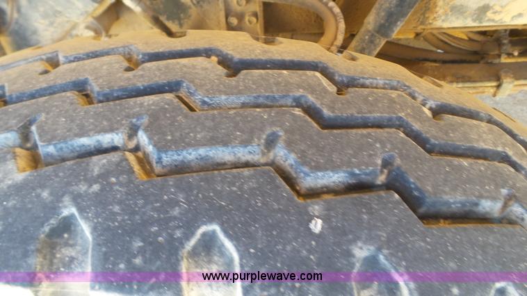 image for item L6557 1999 International 4800 digger derrick truck