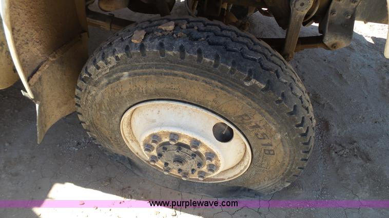 image for item L6557 1999 International 4800 digger derrick truck