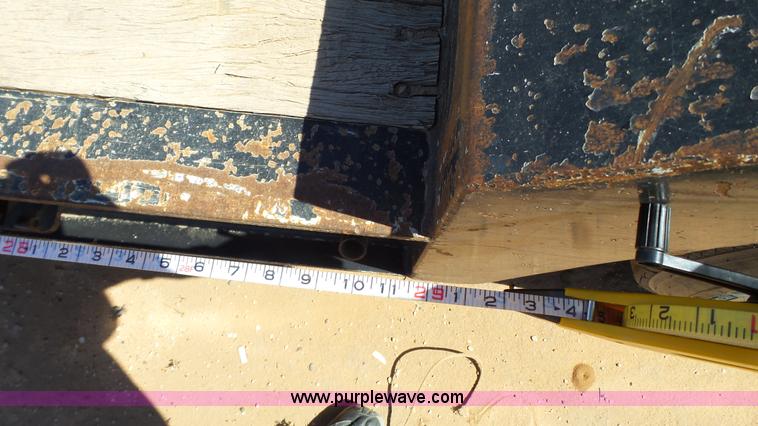 image for item L6565 2009 Fontain Renegade LX40N equipment trailer