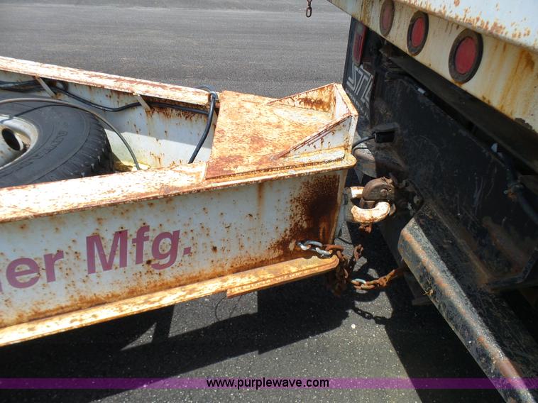 image for item L7046 2002 L&L equipment trailer