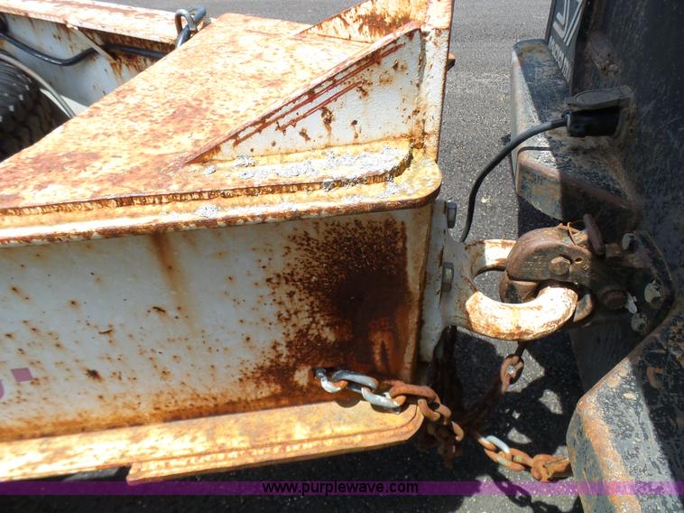 image for item L7046 2002 L&L equipment trailer