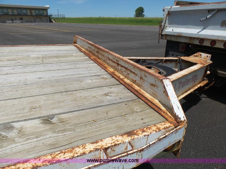 image for item L7046 2002 L&L equipment trailer