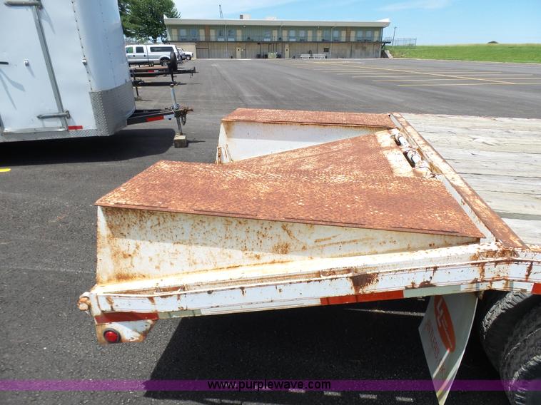 image for item L7046 2002 L&L equipment trailer