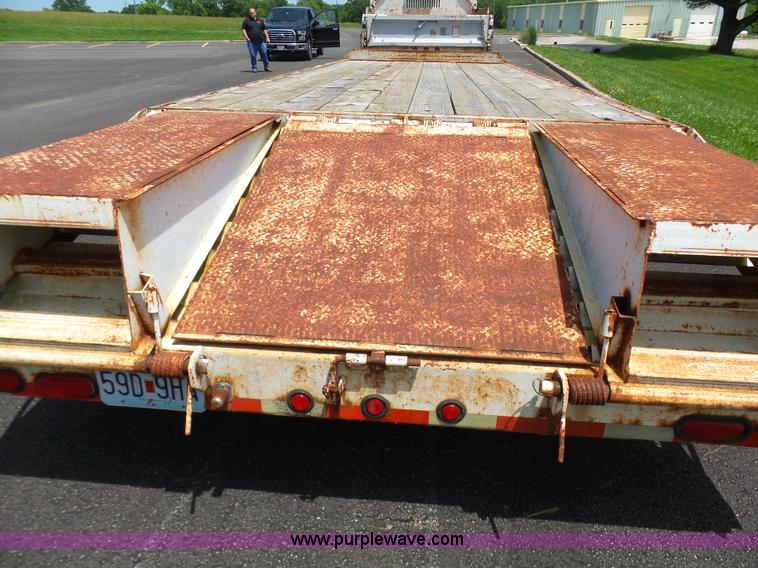 image for item L7046 2002 L&L equipment trailer