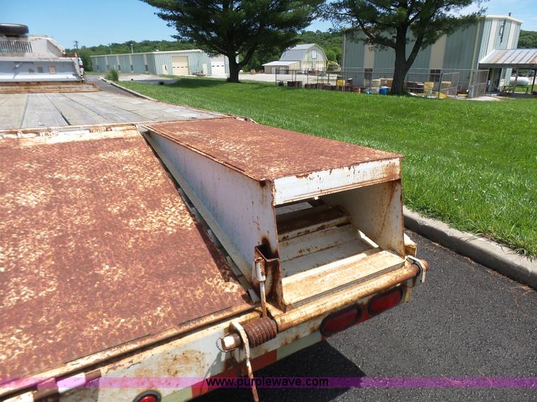 image for item L7046 2002 L&L equipment trailer