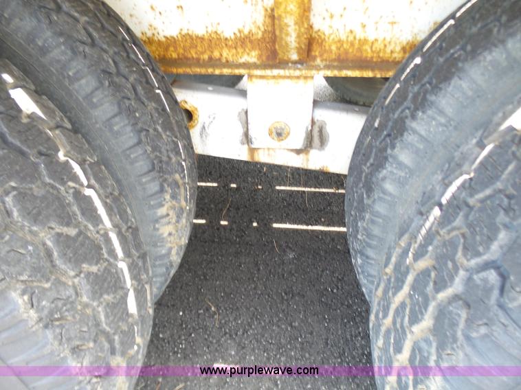 image for item L7046 2002 L&L equipment trailer