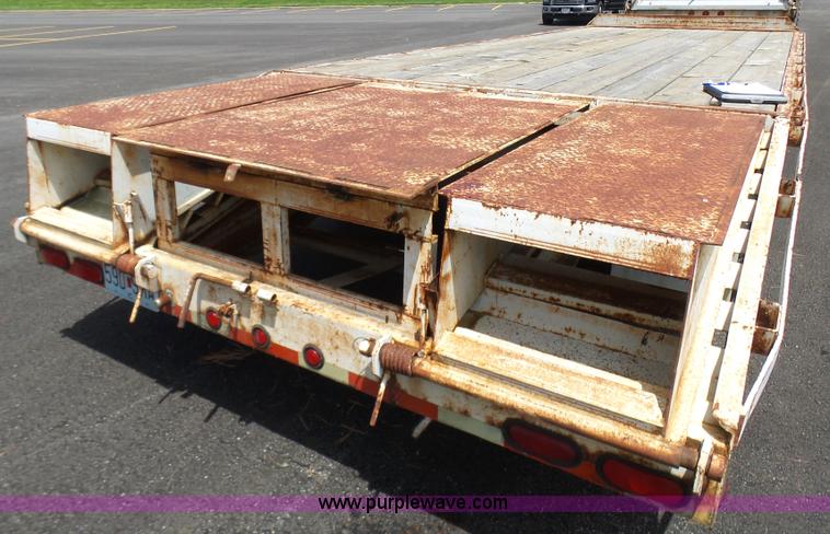 image for item L7046 2002 L&L equipment trailer