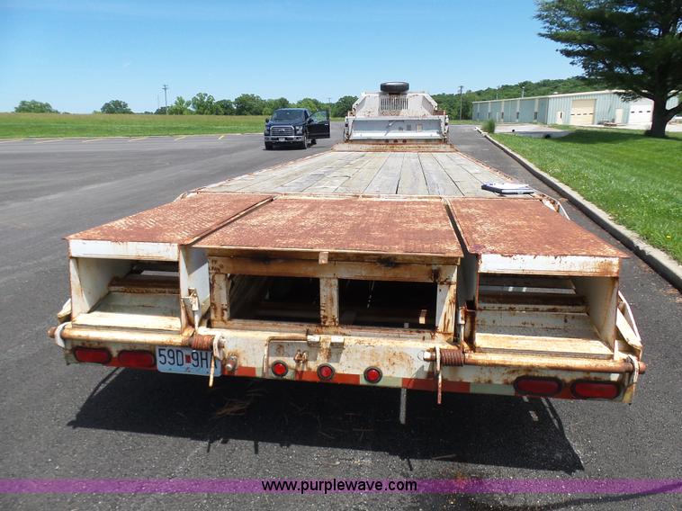 image for item L7046 2002 L&L equipment trailer