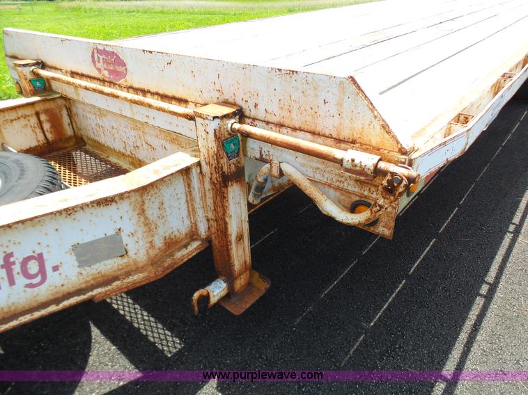 image for item L7046 2002 L&L equipment trailer