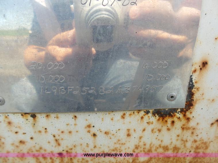 image for item L7046 2002 L&L equipment trailer