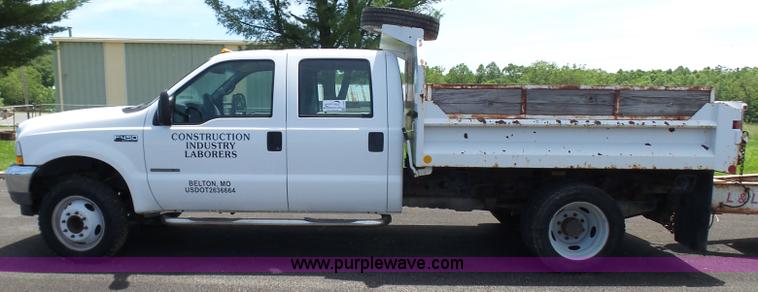 image for item L7052 2002 Ford F450 Super Duty XLT Crew Cab dump bed truck