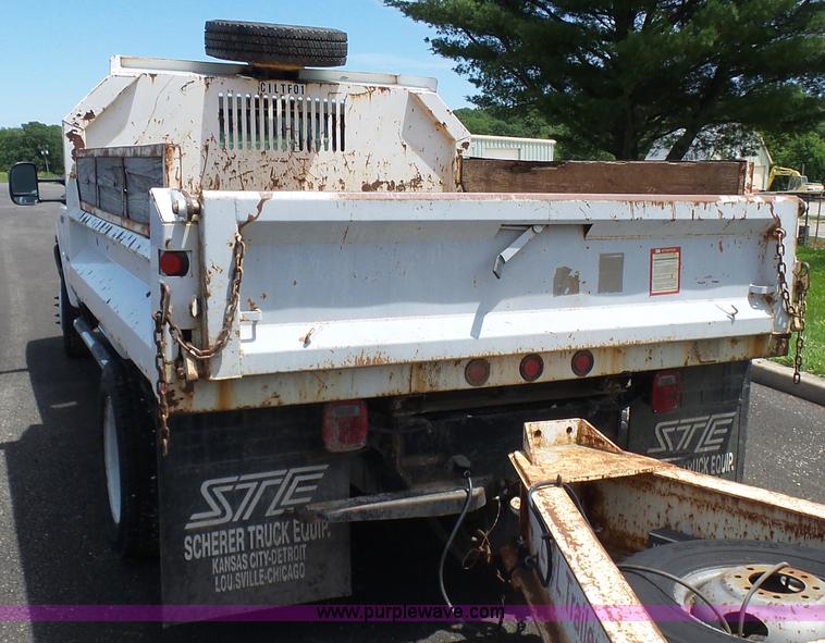 image for item L7052 2002 Ford F450 Super Duty XLT Crew Cab dump bed truck