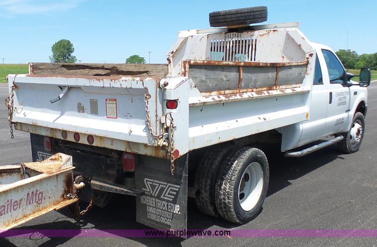 image for item L7052 2002 Ford F450 Super Duty XLT Crew Cab dump bed truck