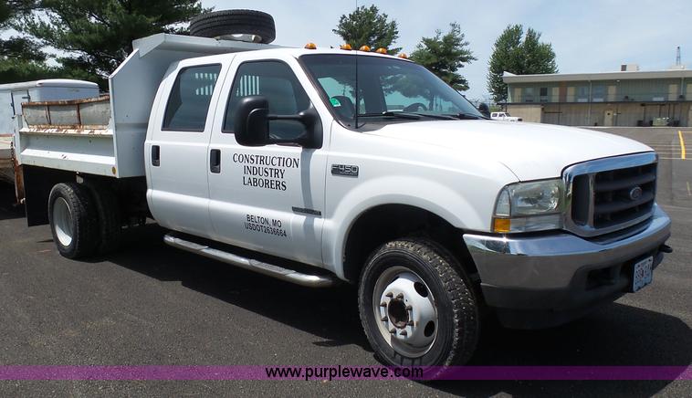 image for item L7052 2002 Ford F450 Super Duty XLT Crew Cab dump bed truck