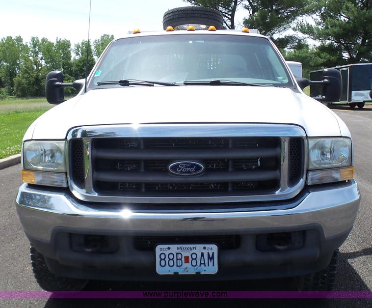 image for item L7052 2002 Ford F450 Super Duty XLT Crew Cab dump bed truck