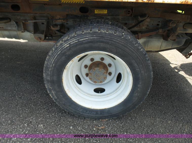 image for item L7052 2002 Ford F450 Super Duty XLT Crew Cab dump bed truck