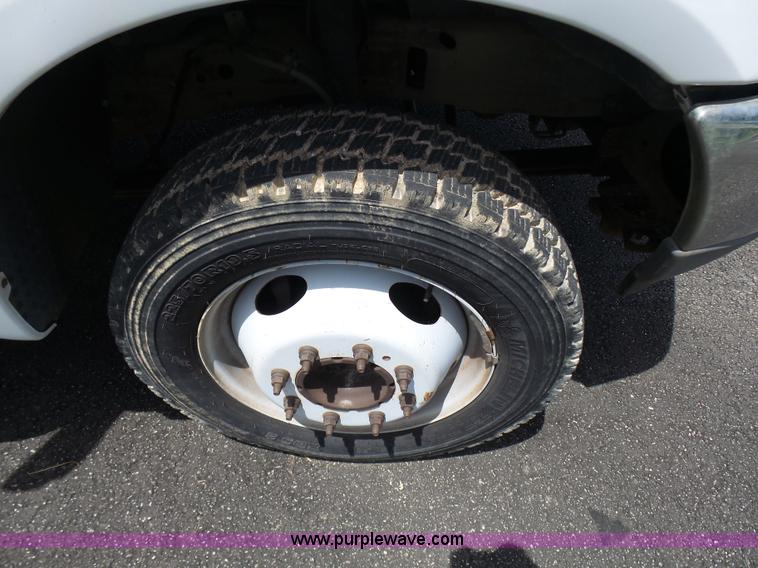 image for item L7052 2002 Ford F450 Super Duty XLT Crew Cab dump bed truck