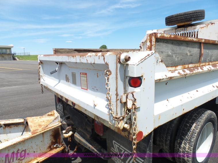 image for item L7052 2002 Ford F450 Super Duty XLT Crew Cab dump bed truck