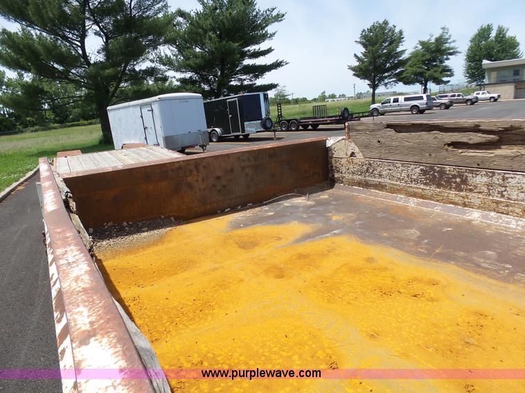 image for item L7052 2002 Ford F450 Super Duty XLT Crew Cab dump bed truck