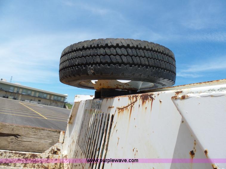 image for item L7052 2002 Ford F450 Super Duty XLT Crew Cab dump bed truck