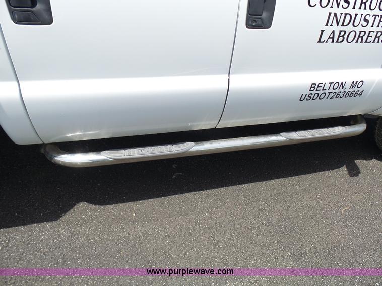 image for item L7052 2002 Ford F450 Super Duty XLT Crew Cab dump bed truck