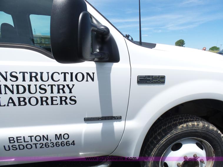 image for item L7052 2002 Ford F450 Super Duty XLT Crew Cab dump bed truck