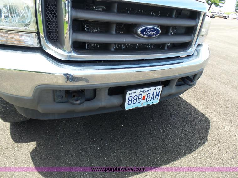 image for item L7052 2002 Ford F450 Super Duty XLT Crew Cab dump bed truck