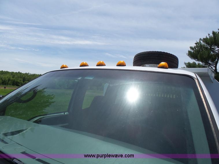 image for item L7052 2002 Ford F450 Super Duty XLT Crew Cab dump bed truck