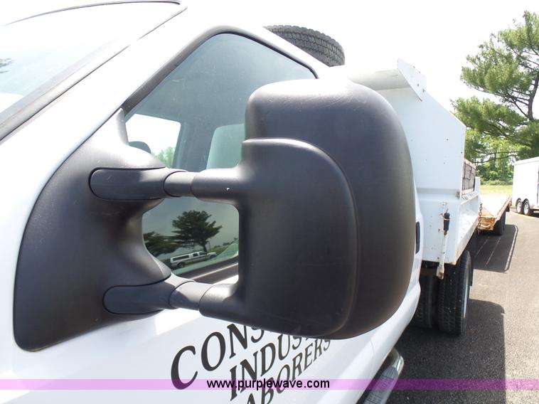 image for item L7052 2002 Ford F450 Super Duty XLT Crew Cab dump bed truck