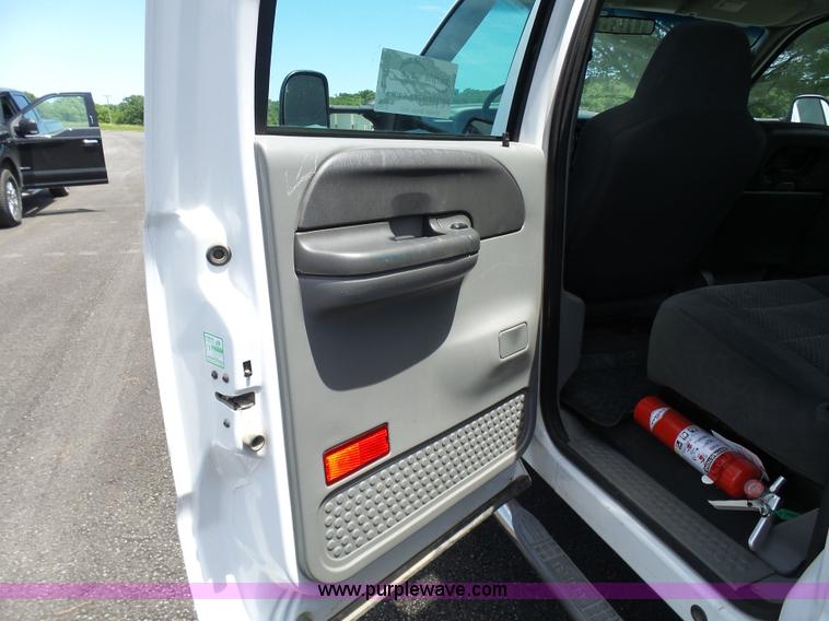 image for item L7052 2002 Ford F450 Super Duty XLT Crew Cab dump bed truck