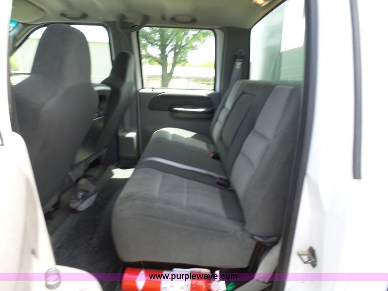 image for item L7052 2002 Ford F450 Super Duty XLT Crew Cab dump bed truck