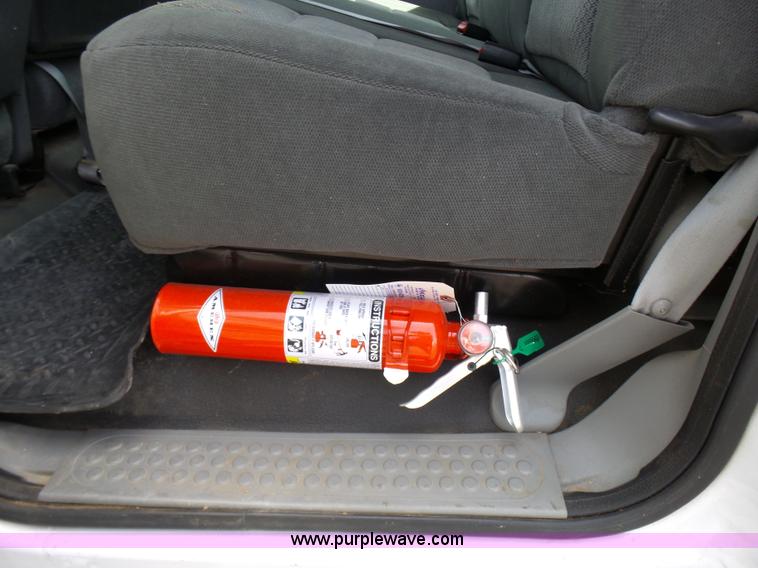 image for item L7052 2002 Ford F450 Super Duty XLT Crew Cab dump bed truck