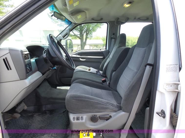 image for item L7052 2002 Ford F450 Super Duty XLT Crew Cab dump bed truck