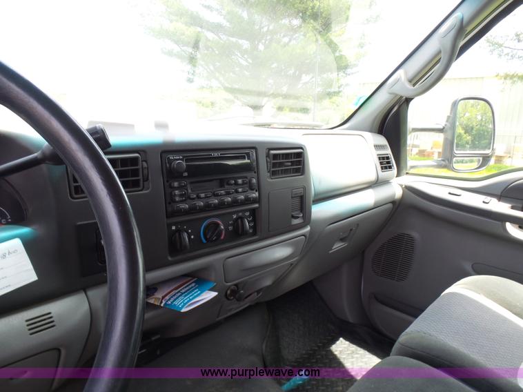 image for item L7052 2002 Ford F450 Super Duty XLT Crew Cab dump bed truck