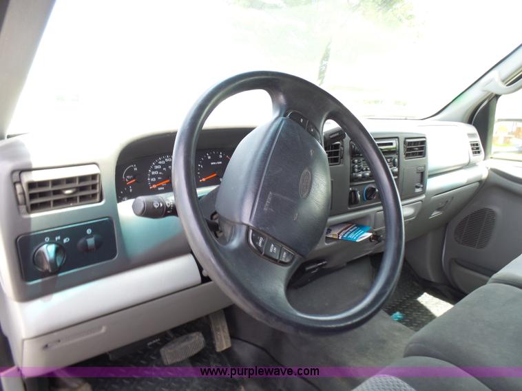 image for item L7052 2002 Ford F450 Super Duty XLT Crew Cab dump bed truck