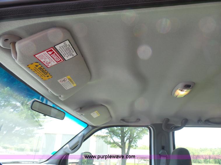 image for item L7052 2002 Ford F450 Super Duty XLT Crew Cab dump bed truck