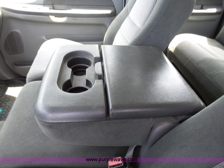 image for item L7052 2002 Ford F450 Super Duty XLT Crew Cab dump bed truck