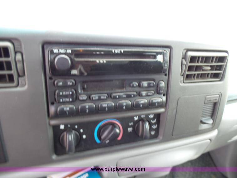 image for item L7052 2002 Ford F450 Super Duty XLT Crew Cab dump bed truck