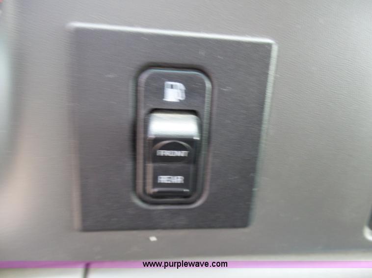 image for item L7052 2002 Ford F450 Super Duty XLT Crew Cab dump bed truck