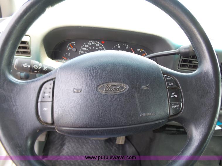 image for item L7052 2002 Ford F450 Super Duty XLT Crew Cab dump bed truck