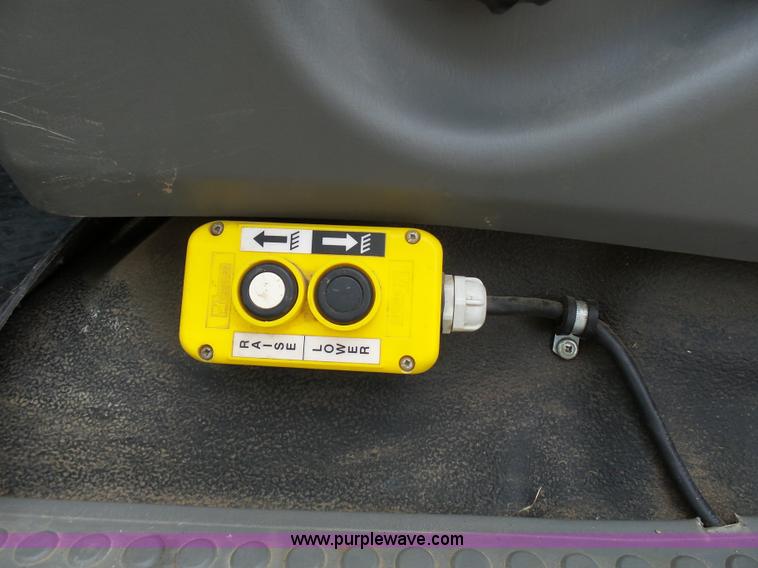 image for item L7052 2002 Ford F450 Super Duty XLT Crew Cab dump bed truck